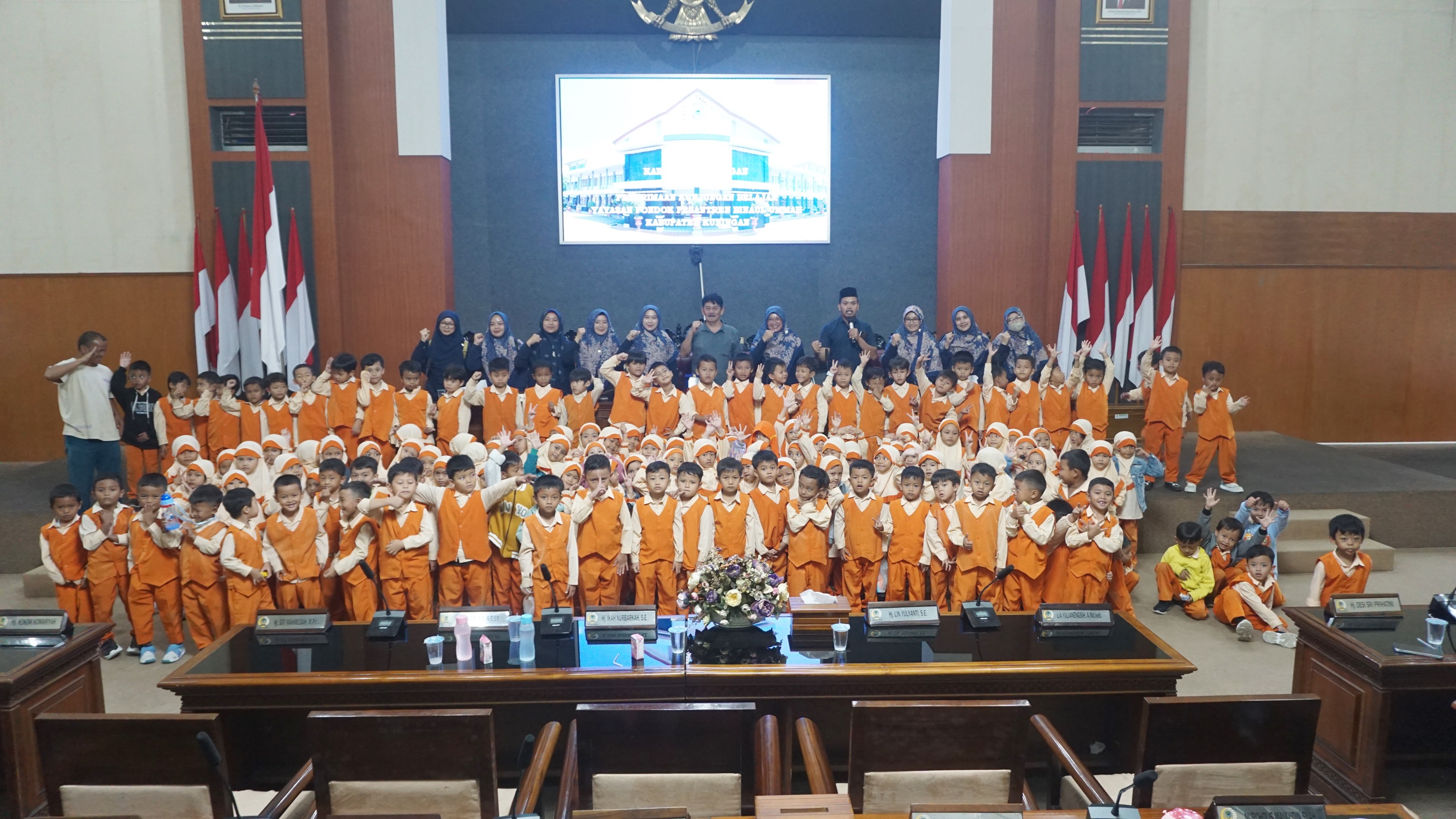 Hangat! 25 Tahun Baru Ada Kunjungan Siswa RA Ke DPRD Kuningan