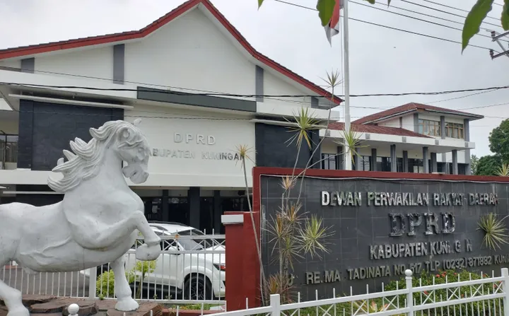 Di Balik 'Macetnya' Tunjangan DPRD Kuningan: Saat Regulasi Menabrak Cicilan Bank Anggota Dewan