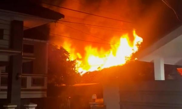 Gudang Plastik Dilalap Api di Ciawi, Kobaran Besar Nyaris Merembet ke Permukiman Padat