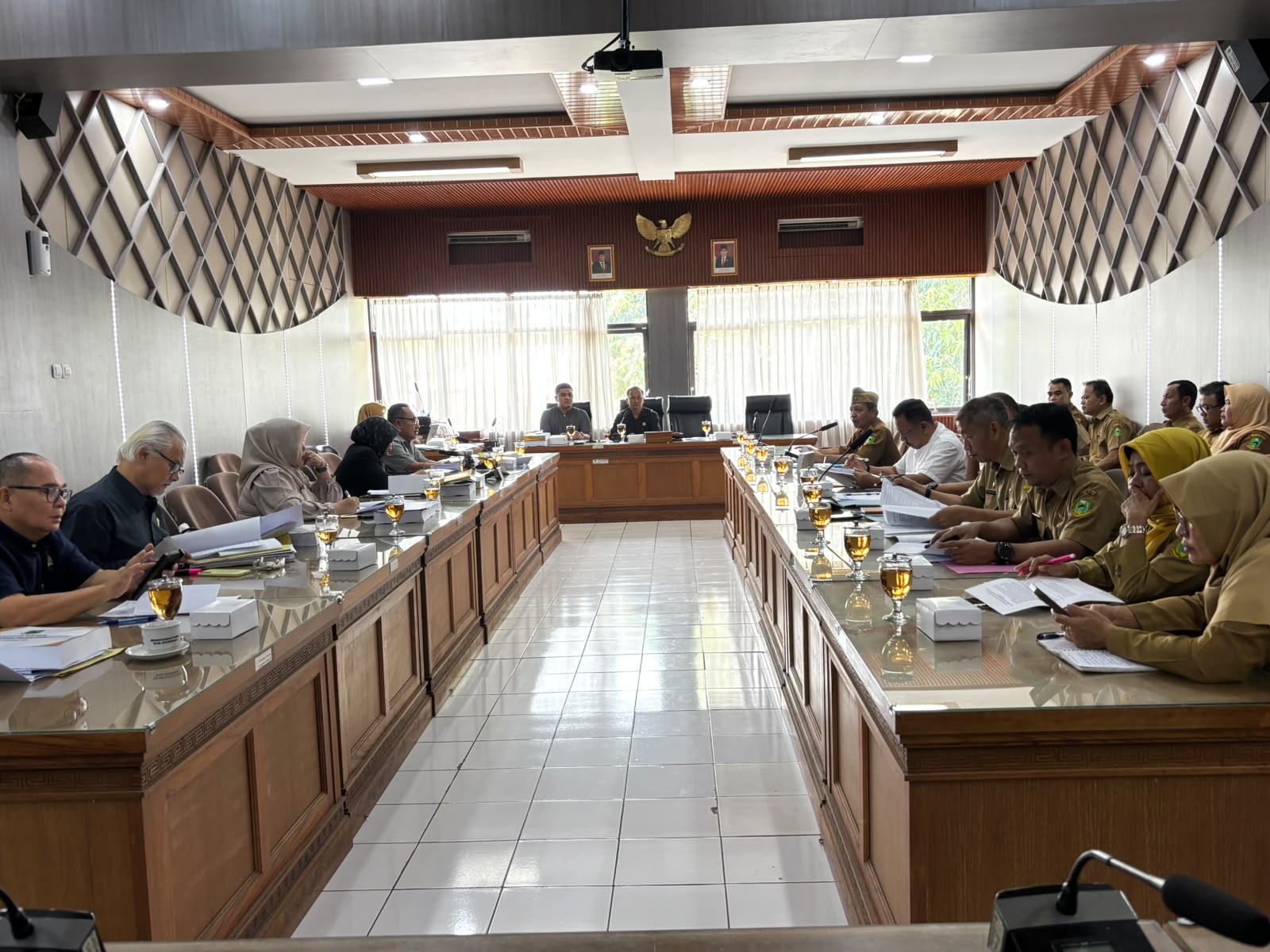 Rapat Kerja Komisi I DPRD Kabupaten Kuningan bersama Disdukcapil, DPMPTSP, DPMD Dan Diskominfo