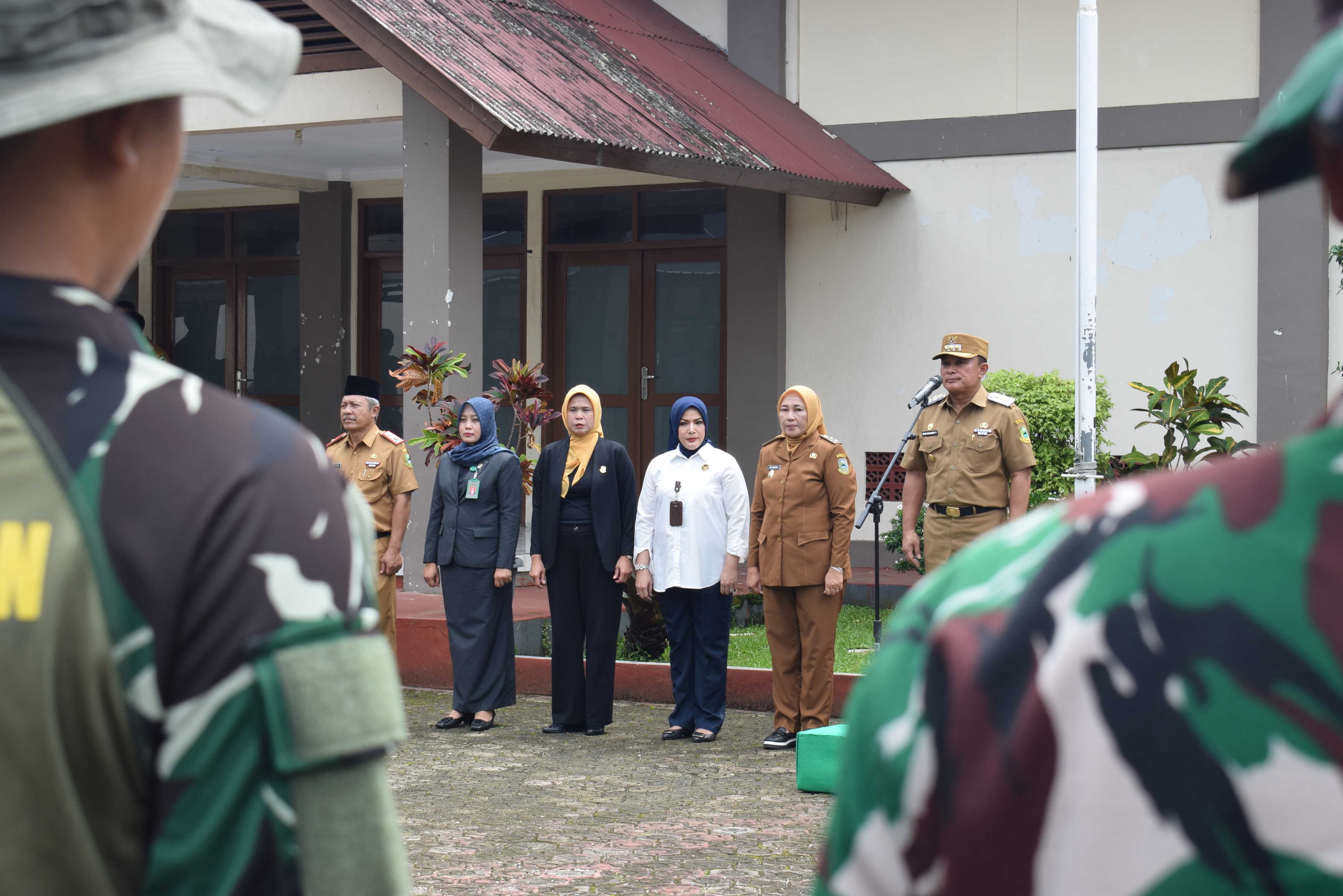 Pimpinan DPRD Kabupaten Kuningan, Saw Tresna Septiani, S.H mengikuti Upacara Pembukaan Latuhan Bela Negara Pelajar SLTP Sederajat di Wilayah Kabupaten Kuningan