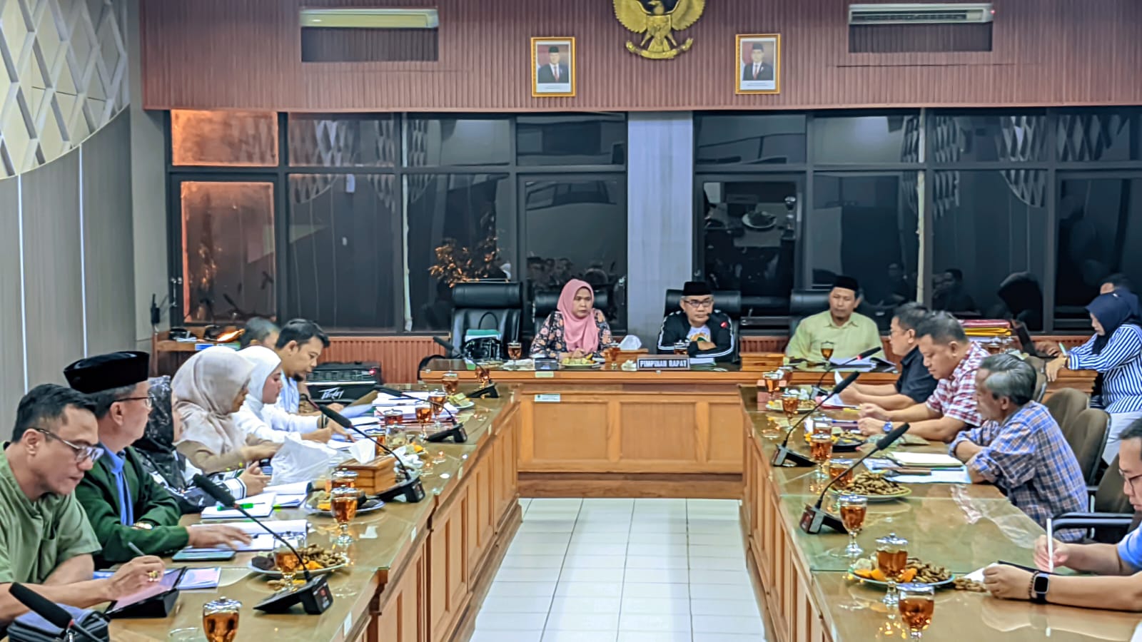 Rapat Kerja Banggar DPRD Kabupaten Kuningan terkait Pembahasan Tindaklanjut Hasil Evaluasi Gubernur tentang Evaluasi RAPBD TA 2025 dan Rancangan Perbup tentang Penjabaran APBD TA 2025 dihadiri oleh Banggar dan TAPD